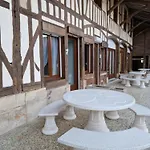 Chateau De & 4*