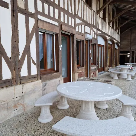 Chateau De & 4*
