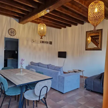 Chateau De & Bed & Breakfast Crespy-le-Neuf