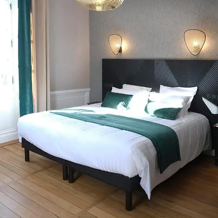 Chateau De & 4*