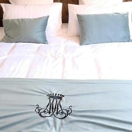 Chateau De & Nocleg ze śniadaniem Crespy-le-Neuf