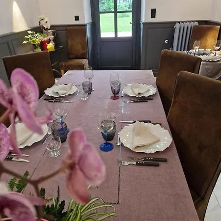Chateau De & Bed & Breakfast