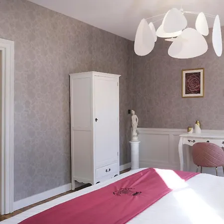 Chateau De & Bed & Breakfast 4*