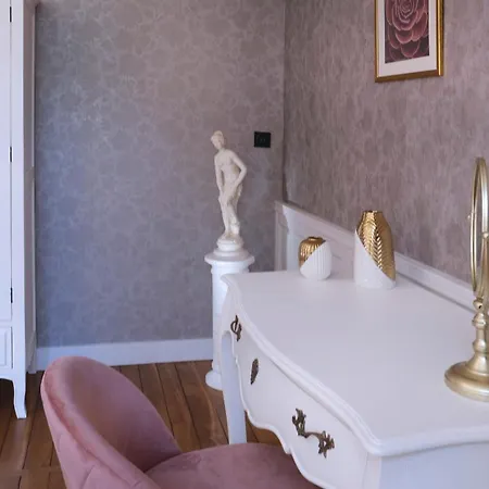 Nocleg ze śniadaniem Chateau De & Crespy-le-Neuf