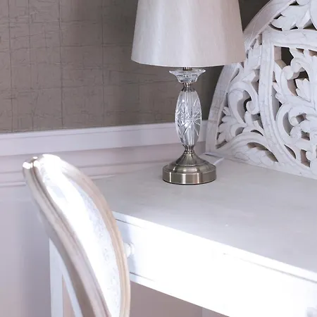 Chateau De & Bed & Breakfast