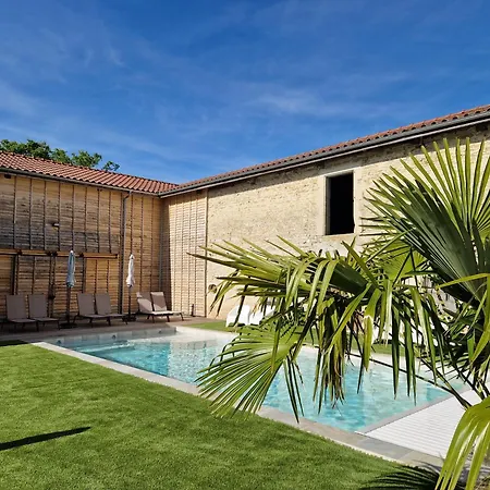 Chateau De & Bed & Breakfast 4*