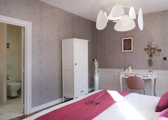 Chateau De & Bed & Breakfast 4*