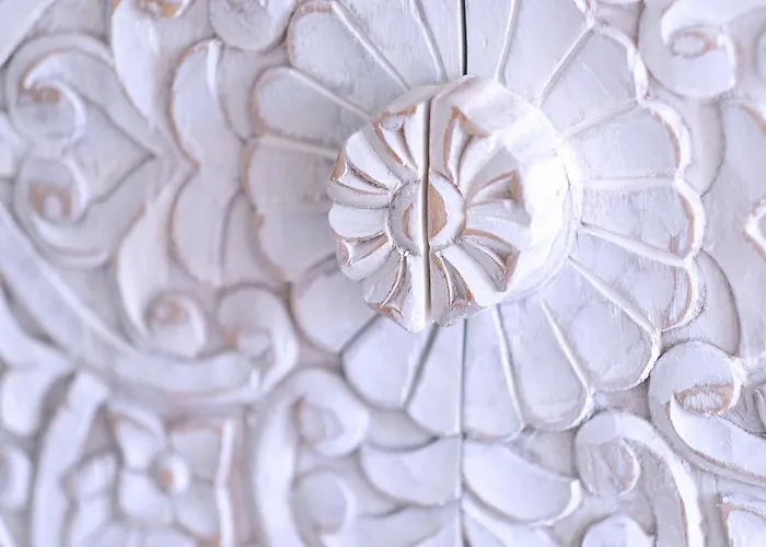 Chateau De & Bed & Breakfast 4*