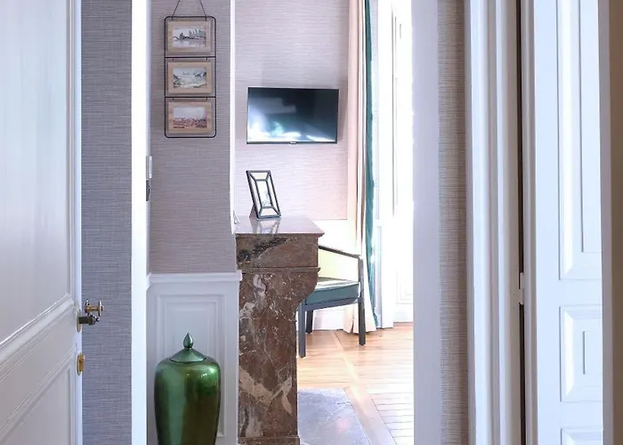 Bed & Breakfast Chateau De & 4*